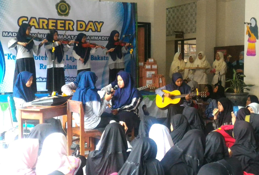 Career Day Madrasah Muallimaat: Saat Para Siswi Tumplek-Blek Ekspresikan Kreativitas