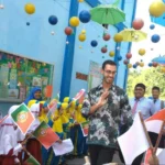 Siswa SD Muwri Ajak Guru Tamu Portugal Bermain Dakon dan Lompat Tali