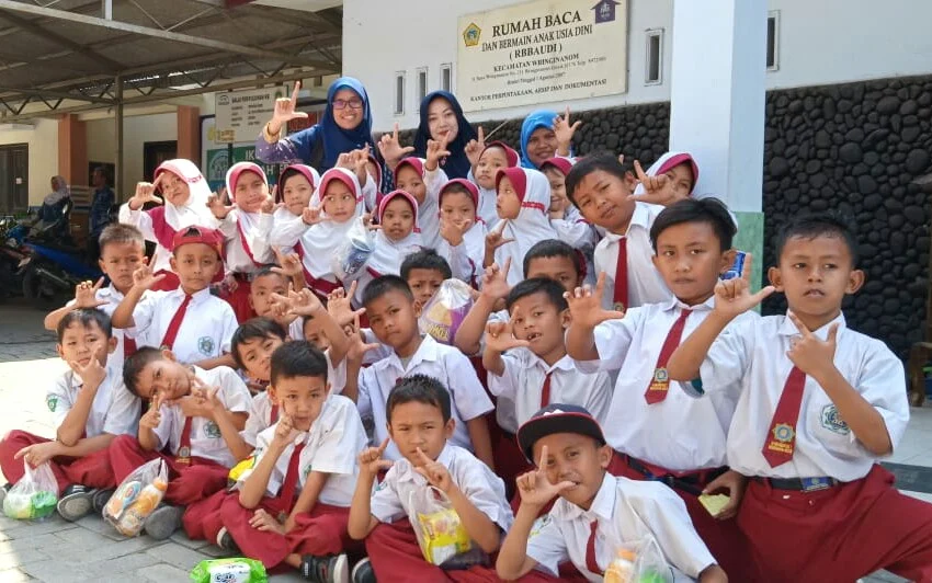SD Muwri Ajak Siswa Belajar Bijak Belanja dan Membaca Buku Asyik