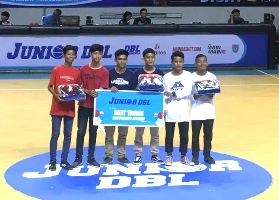Atraktif Dukung Tim Basket, Hoopster SMPM 12 GKB Raih Juara