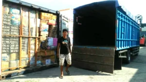 Tiba di Palu, Dua Kontainer Logistik Bantuan Muhammadiyah Jatim