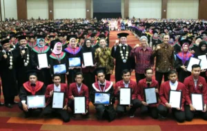 UMSurabaya Serahkan Sertifikat HAKI dan Penghargaan Produk Inovasi Pro Difabel Karya Mahasiswa