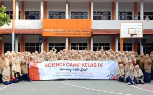 Science Camp SMPM 12 GKB: Integrasikan Sains dan Karakter