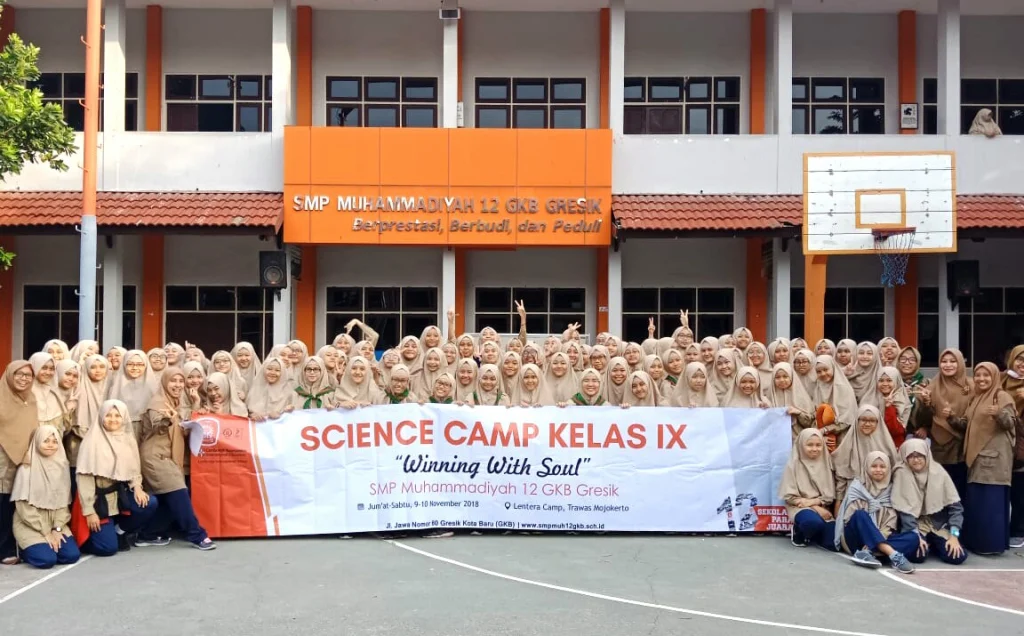 Science Camp SMPM 12 GKB: Integrasikan Sains dan Karakter
