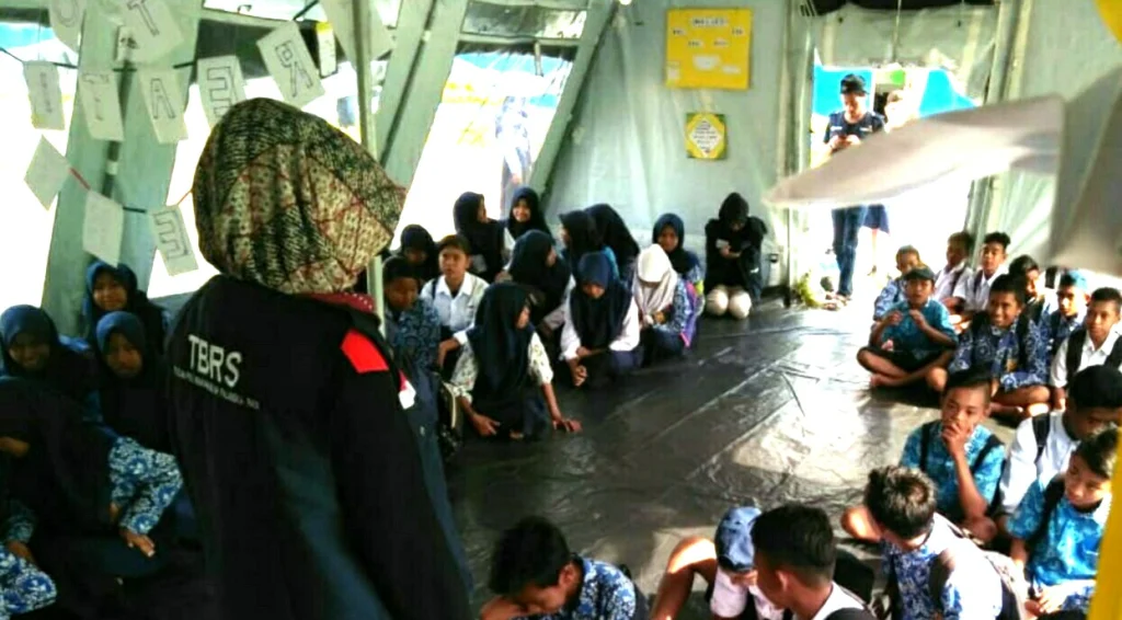 Relawan Medis Ini Adakan Promosi Kesehatan Reproduksi pada Siswa di Donggala