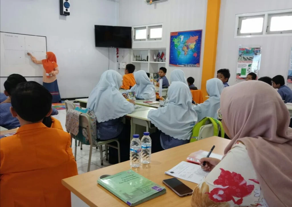 Pusat Pengembangan Laboratorium Pendidikan UM Lakukan Monev di ICP SMPM 12 GKB