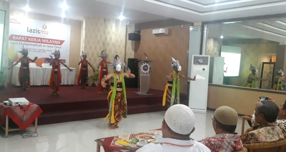 Tari Topeng Malangan Binaan Lazismu Hibur Peserta Rakerwil