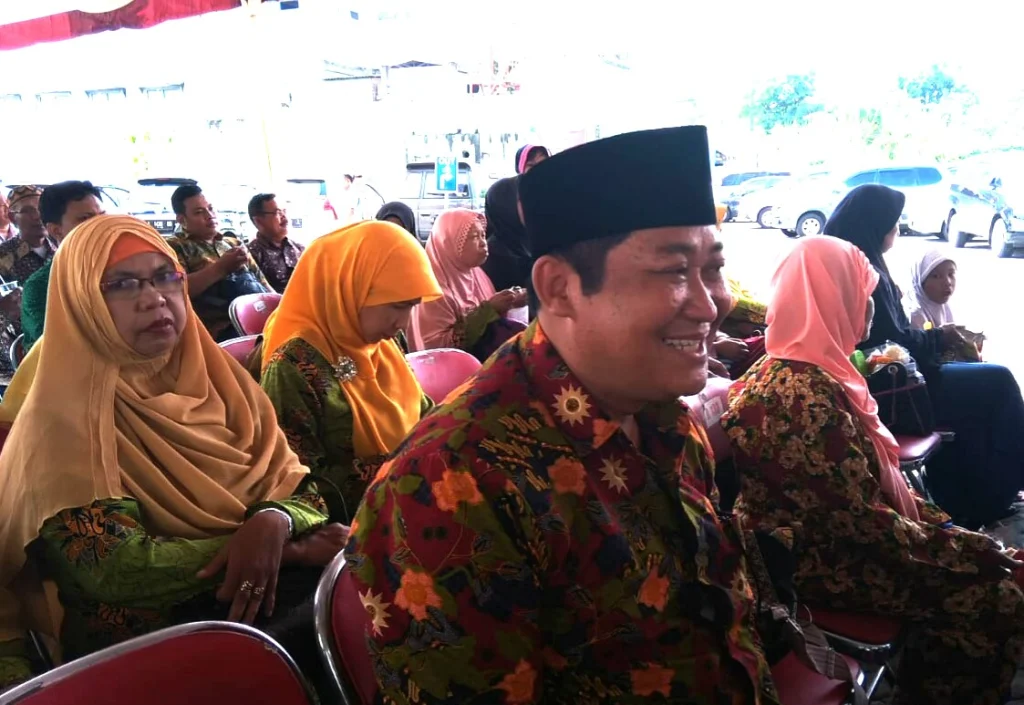 Terlambat, Ketua Majelis Ini Terpaksa Duduk di Luar At Tauhid Tower