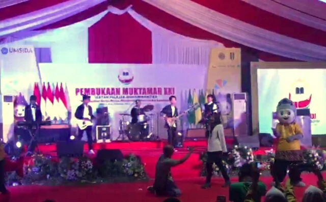 StarX Band Hibur Peserta Muktamar dengan “Semangat Bisa”