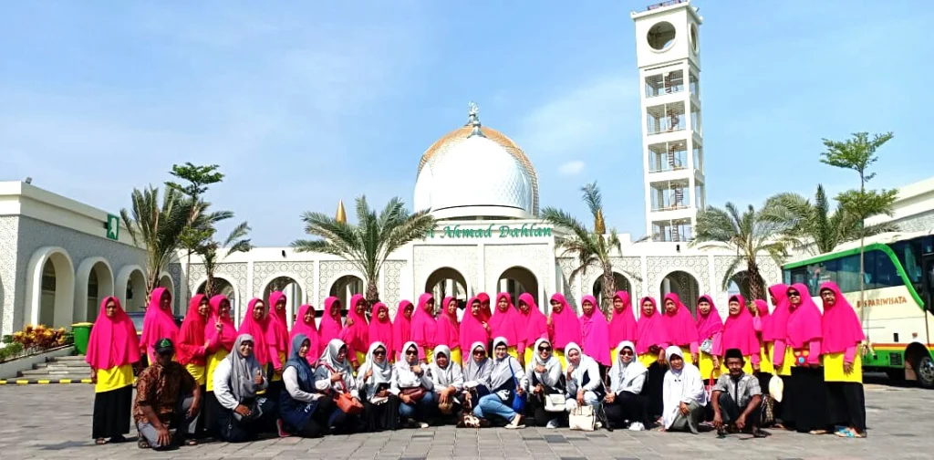 Mengunjungi Masjid KH Ahmad Dahlan Gresik yang Ramah Difabel dan Manula