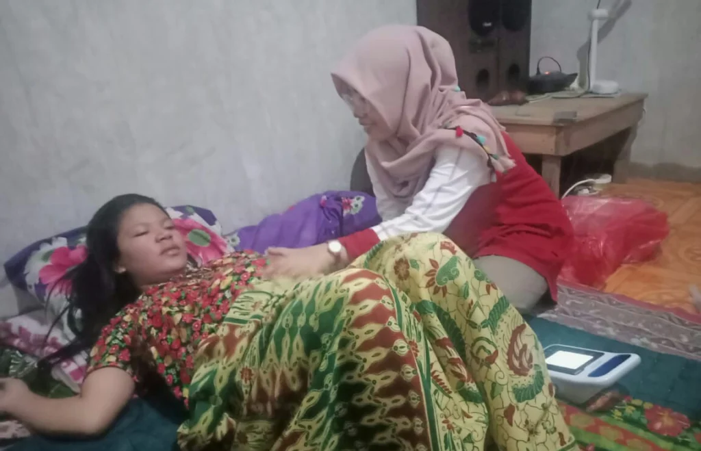 Gunakan Lampu HP sebagai Penerang, Cerita Relawan Medis Muhammadiyah Rujuk Persalinan Warga Palu