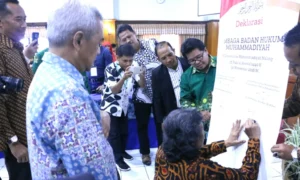 Cak Nun Ikut Tandatangani Deklarasi Pendirian LBH Muhammadiyah