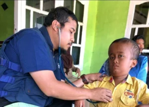 Lewati 39 Titik Longsor, Relawan Medis Muhammadiyah ‘Temukan’ Anak Hydrocephalus