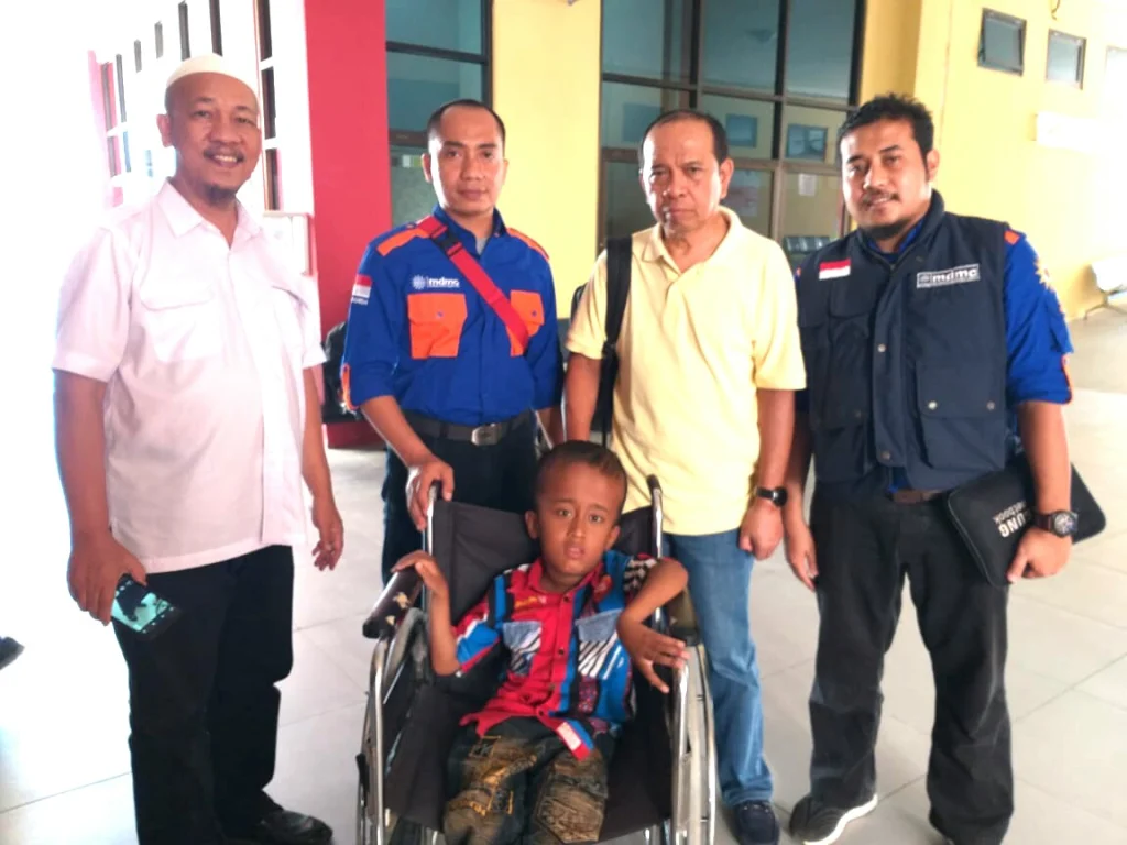 Fadlan si Penderita Hydrocephalus Dirujuk Relawan Medis Muhammadiyah ke Rumah Sakit
