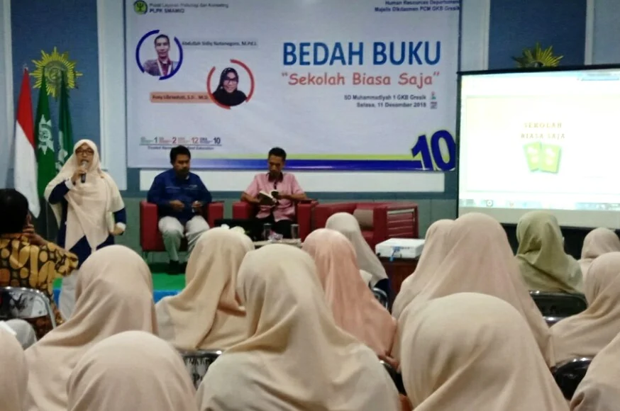 Dari Bedah Buku ‘Sekolah Biasa Saja’: Guru Harus Berani Keluar dari Sistem Pendidikan Formal