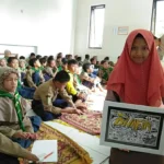 Dengan Bahasa Isyarat, Aisyah Ajari Siswa Mimdaka Cara Bikin Doodle Art