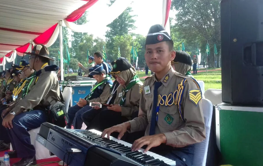 Anak Tukang Tambal Ban Ini Mainkan Keyboard dengan Apik di Apel Akbar Persinas 1 Abad HW