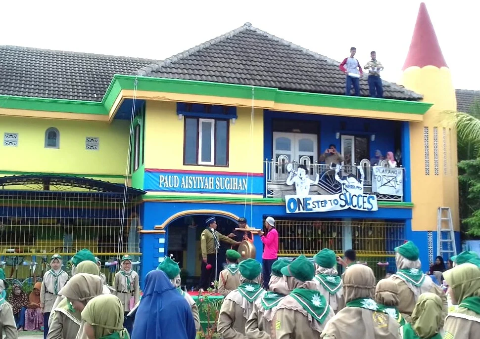 Smokebomb dan Koreografi Meriahkan Milad HW di Sini