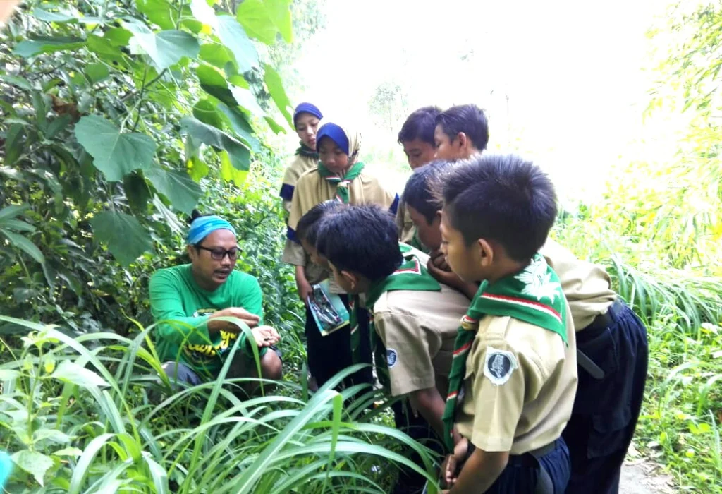 Siswa SDM 1 Wringinanom Belajar Keanekaragaman Hayati bersama Ecoton