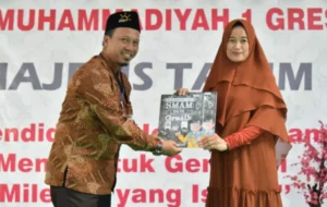 Begini Alasan Kapolsek Sidayu Daftarkan Anak Kembarnya di Smamsatu Gresik