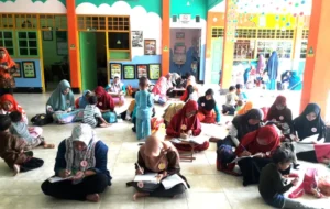 Para Wali Siswa TK Ini Ikuti Lomba Bercerita dan Menulis Kisah Buah Hati