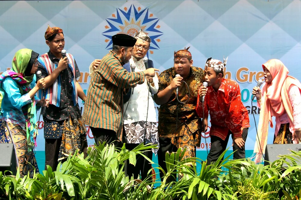 Mbok Bariyah Dodolan Teri  Muhammadiyah Bertaawun untuk Negeri