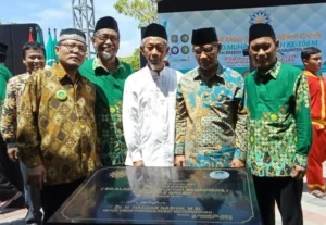 Haedar Nashir Tandatangani Prasasti Sekolah Alam Pertama di Gresik