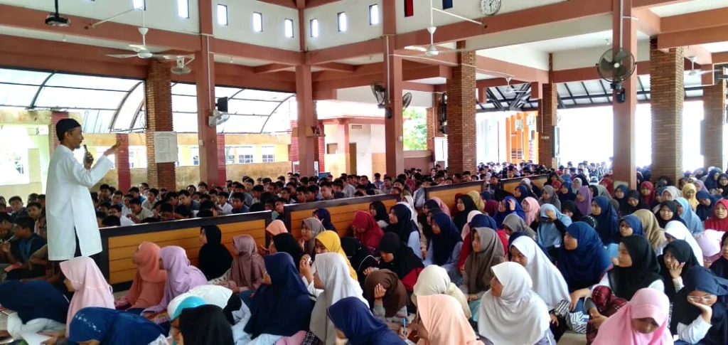 634 Siswa SMPM 12 GKB Membumikan Alquran dalam Kegiatan RW