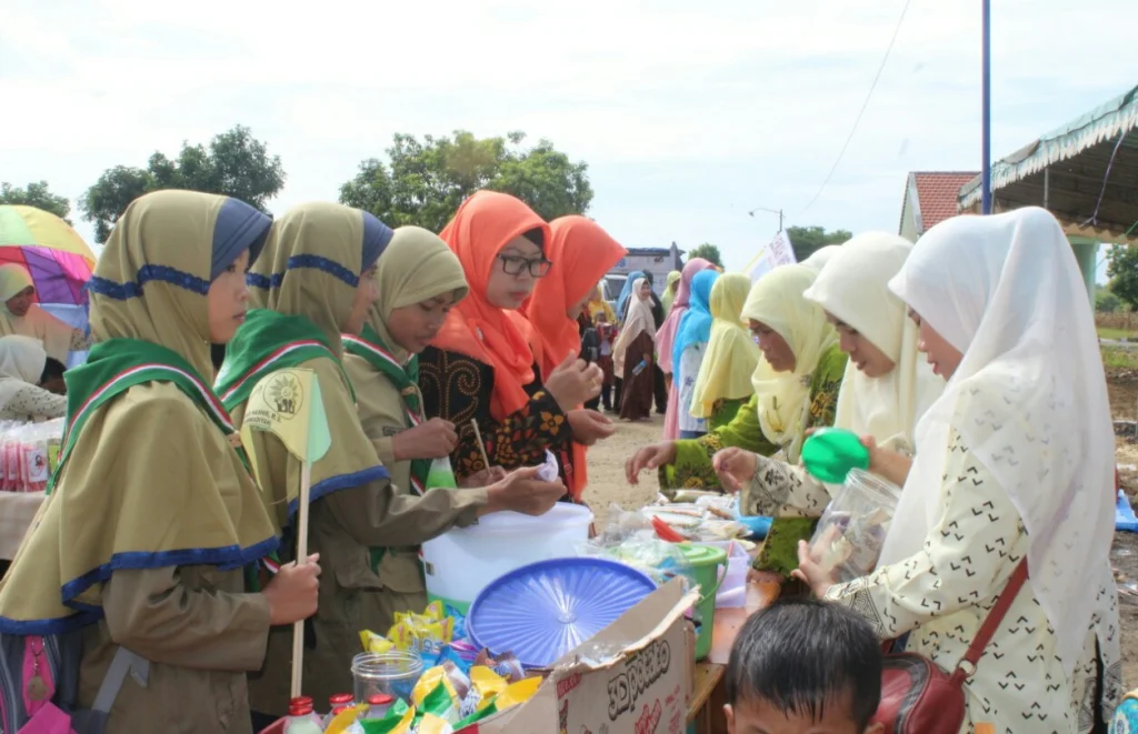 Mendikbud Resmikan Gedung USB, Aisyiyah-Nasyiah Gelar Bazar