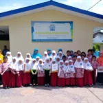 Kunjungi Madrasah Laskar Pelangi, Siswa-Siswi SD Muri Berbagi Beasiswa