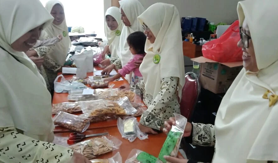 Dari Posot-Posot Bawean hingga Peyek Ujungpangkah, Tujuh PCNA Ikuti Bazar Nasyiah