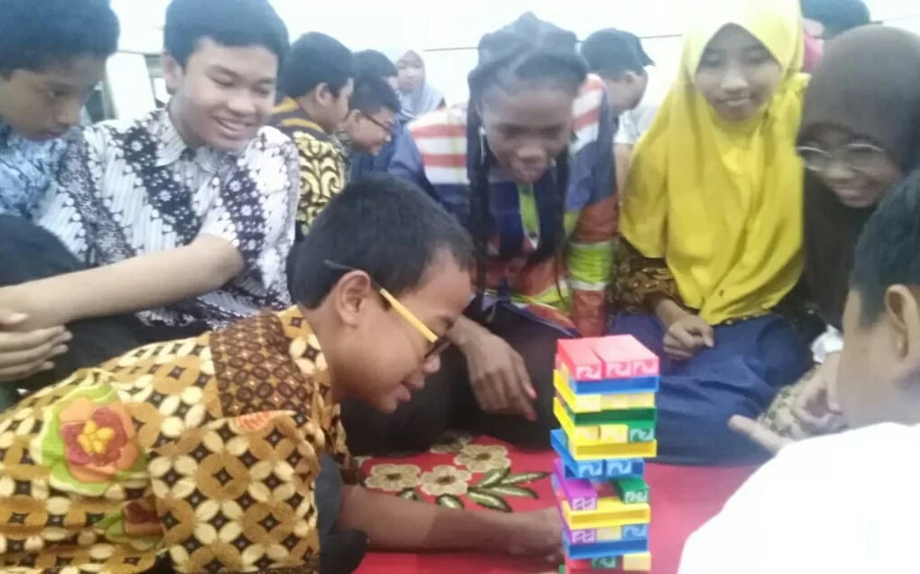 Mahasiswi Zimbabwe Ini Terkejut di Indonesia Orang Bisa Merokok dan Meludah di Sembarang Tempat