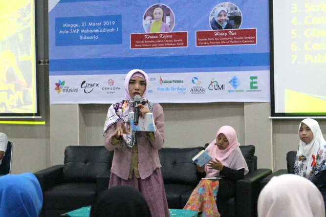 Menulis Novel Itu Harus Menampar Pembaca sejak Halaman Pertama