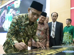 Haedar Nashir saat Pemancangan Tiang At Tanwir Tower Umsida: Membangun Tanda Keunggulan Muhammadiyah