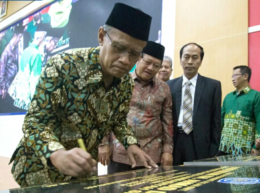 Haedar Nashir saat Pemancangan Tiang At Tanwir Tower Umsida: Membangun Tanda Keunggulan Muhammadiyah