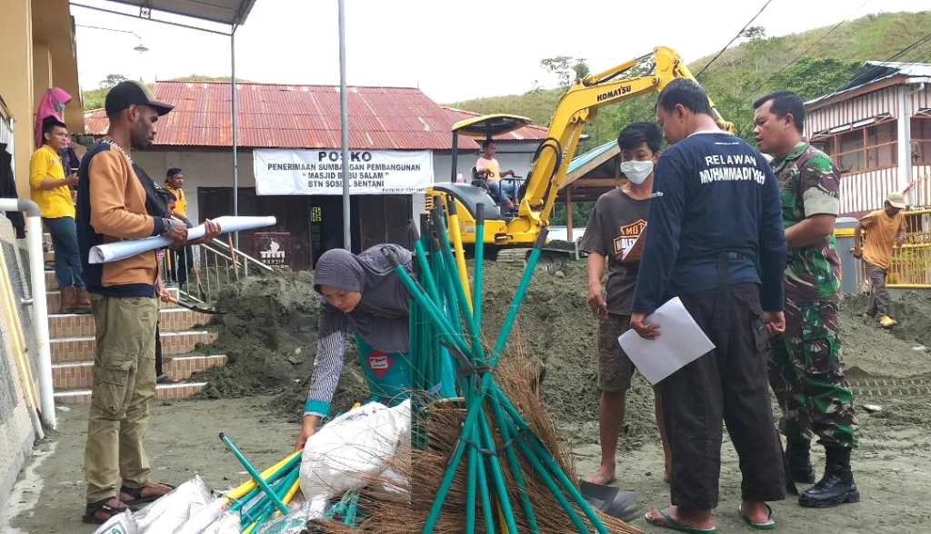 Relawan Muhammadiyah Terus Bergerak Bantu Korban Banjir Sentani Papua
