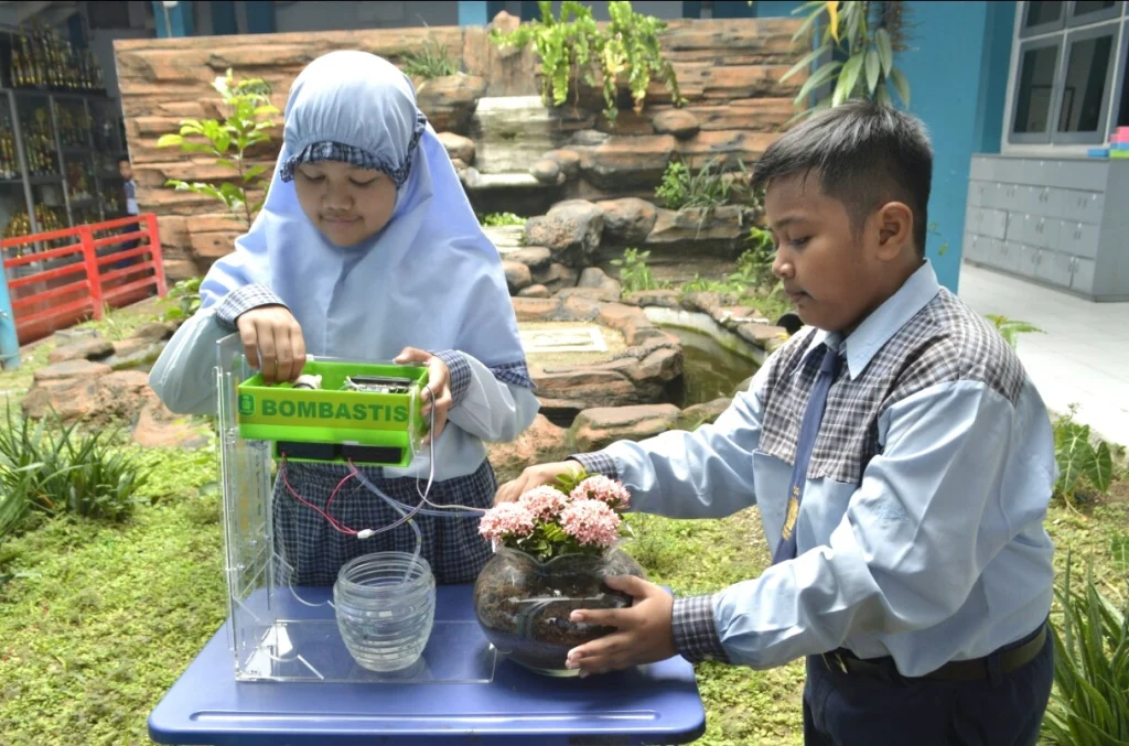 Bombastis, sang Juara Hasil Kolaborasi Sains-Robotik