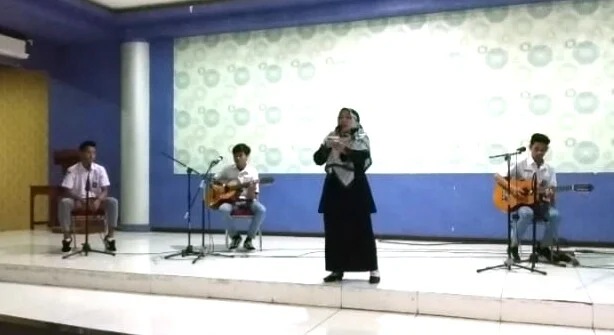 Kartini tanpa Kebaya di Smamda Sidoarjo