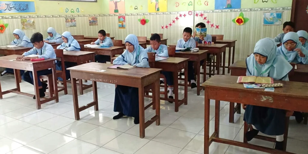 Perkuat Kejujuran, Madrasah Ini Bekali Siswa dengan Ngaji dan Doa Bersama sebelum Ujian