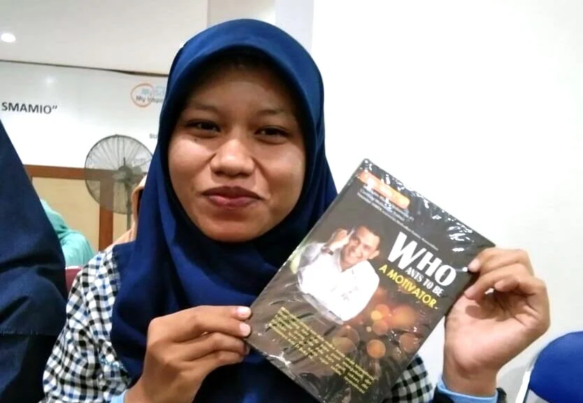 Sebutkan 9 Judul Lagu Anak-Anak dalam 30 Detik, Guru Ini Dapat Hadiah Buku Langsung dari Penulisnya