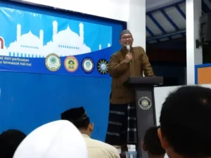 Kultum di Depan Jamaah Tarawih Ramah Anak SDMM, Begini Gaya dan Materi sang Ustadz