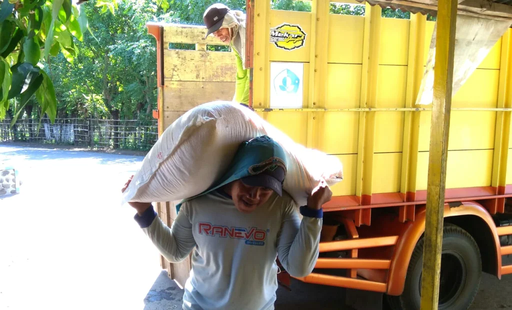 Inspirasi Puasa dari Kuli Panggul: Memang Berat tapi Ini Kewajiban sebagai Orang Islam