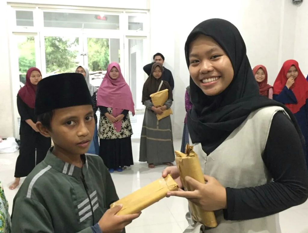 Rayakan Milad Ke-27, Teater Extra Smamsatu Pilih Berbuka dengan Anak Yatim