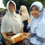 Ketika 343 Siswa Berbagi Takjil di Jalan
