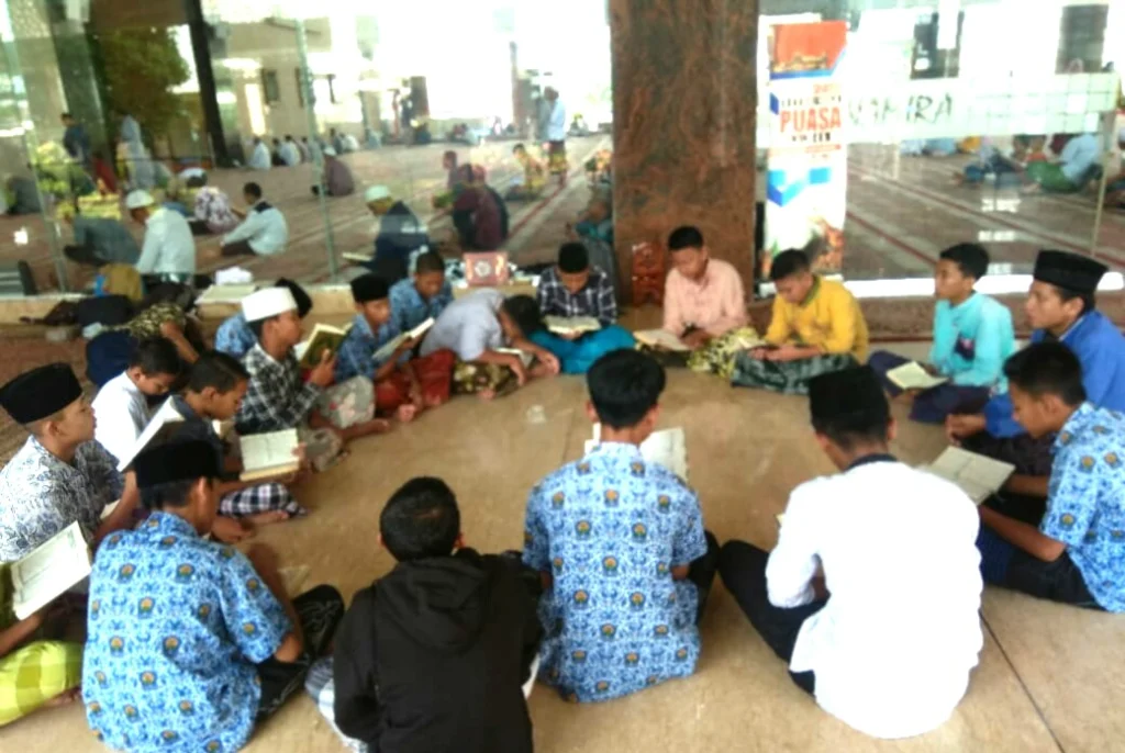 Di Masjid Namira, Hamas School Lakukan Iktikaf