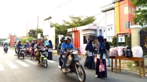 Target Tercapai 200 Persen, AMM Porong Antusias Bagikan Takjil