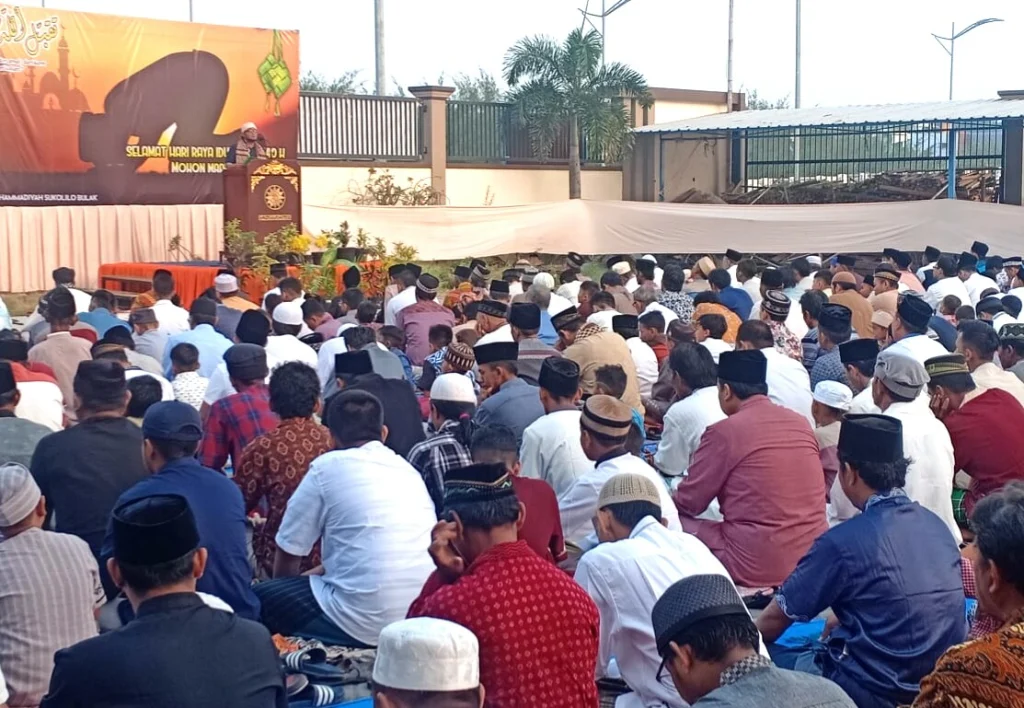 Ribuan Jamaah Idul Fitri Padati Halaman SDM 9 Surabaya