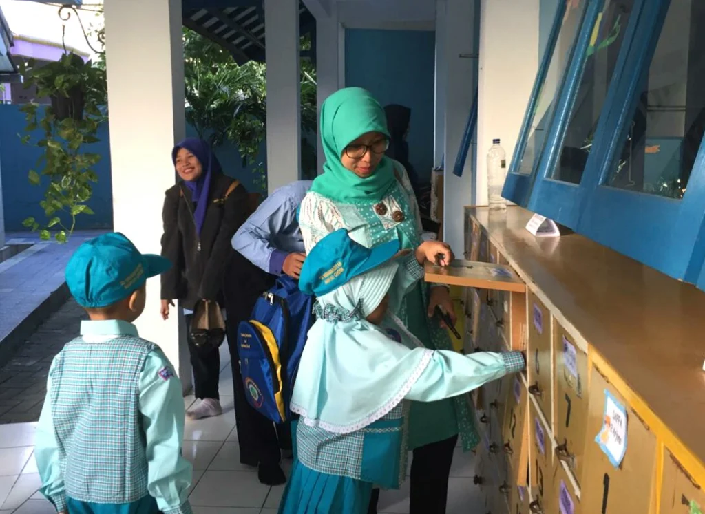 Antusiasnya Orangtua dan Siswa Baru SDMM di Hari Pertama Sekolah
