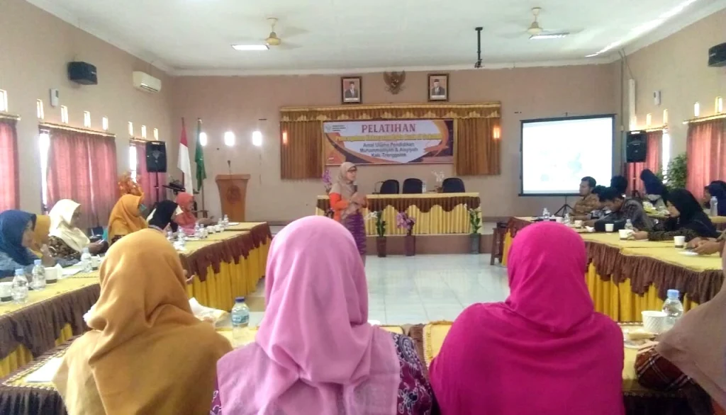 Nasyiah Trenggalek Latih Guru Cegah Kekerasan pada Anak