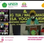 Saat Rektor Unisa Yogyakarta Pakai Baju Adat